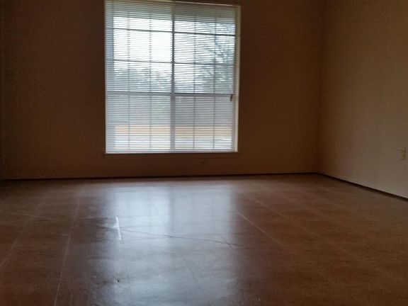 2nd image of 101 Parkview Cir APT B