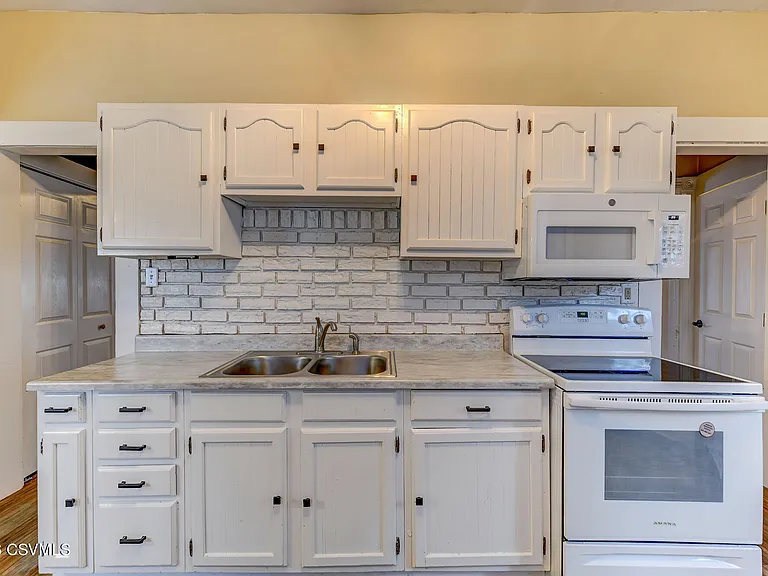 148 Bloom St — Photo 11