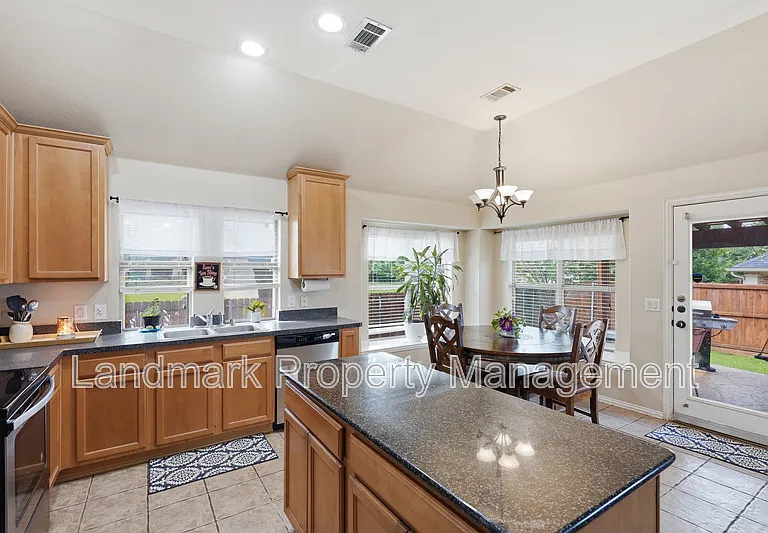 1218 Inglewood Dr — Photo 11
