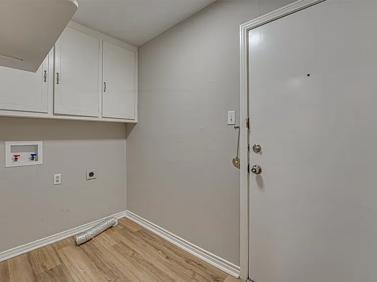825 Branch Dr — Photo 8