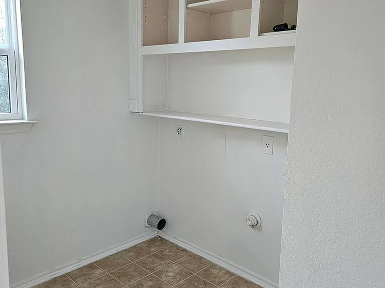 13400 Coomes Dr — Photo 24