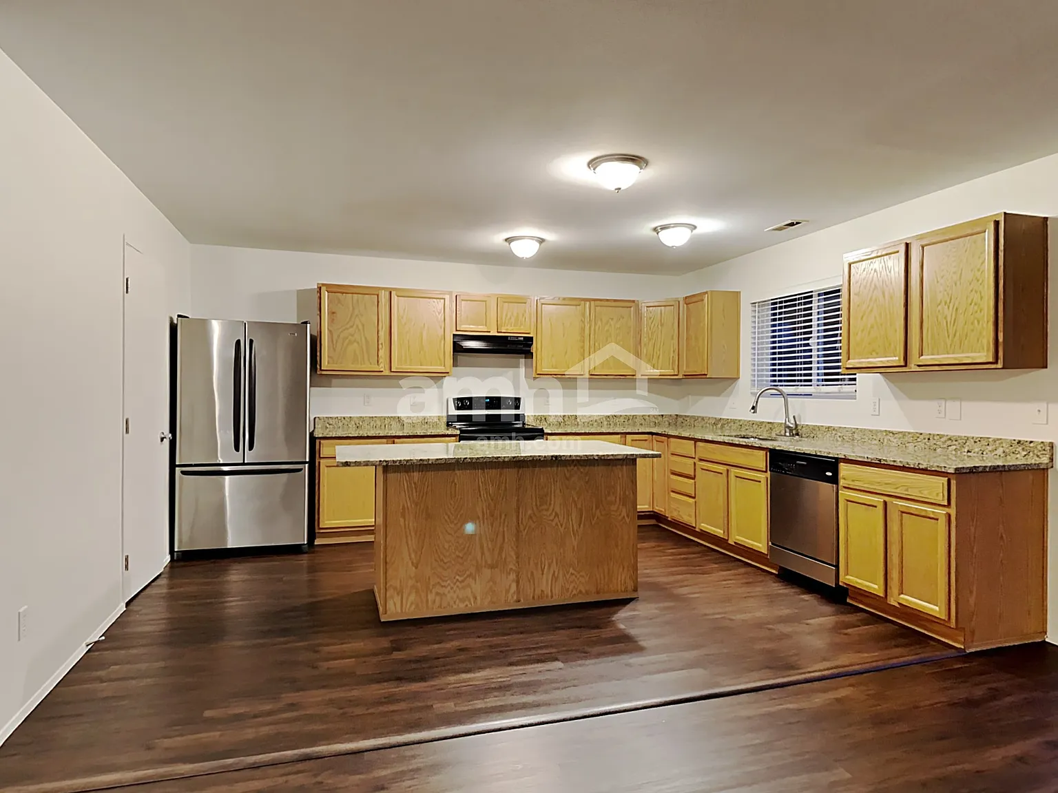 3 bed, 2.0 bath, 1901 sqft, $2,960 — Photo 3