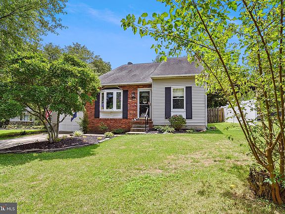 2nd image of 1302 Swan Dr