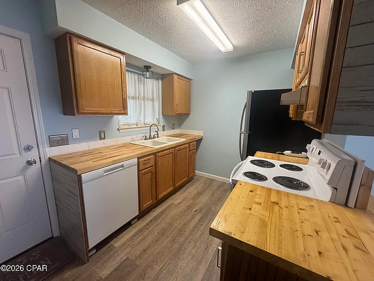 314 E 1st Ct — Photo 7