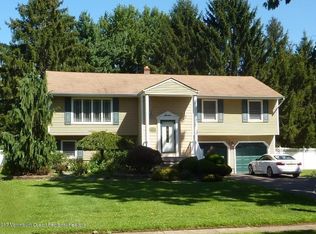 7 Sandybrook Rd, Manalapan, NJ 07726