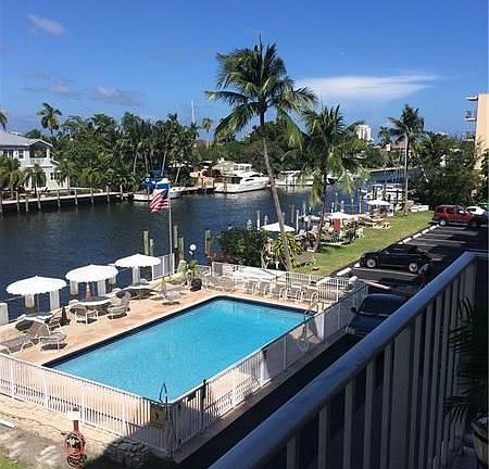 2nd image of 1731 SE 15th St APT 307