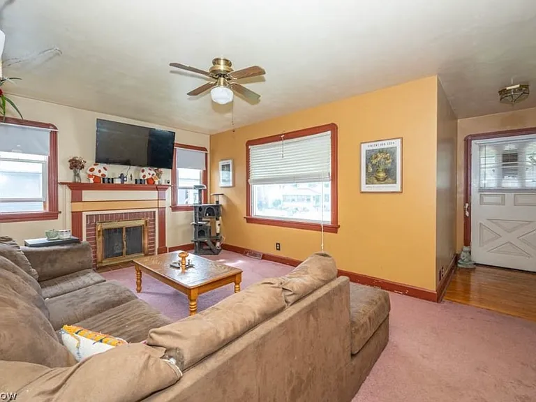 436 W Wood St — Photo 9