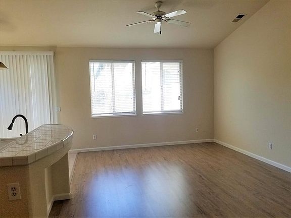 4th image of 211 Highfield Cir