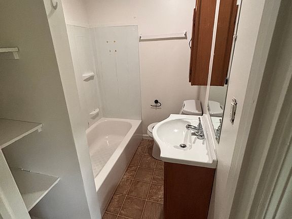 4th image of 1717 Westland Dr SW #B