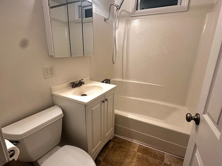 9 Emerald Dr #10 — Photo 6