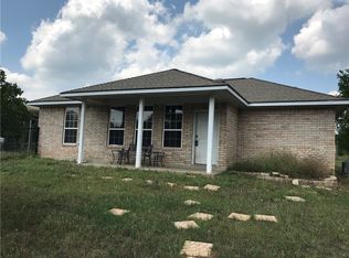 490 Thousand Oaks Dr, Cedar Creek, TX 78612