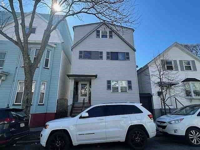 1st image of 105 Lexington St