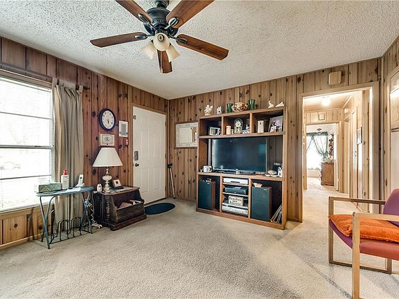 4th image of 2613 Sheilah Dr