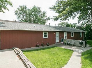 2002 10th St, Coralville, IA 52241