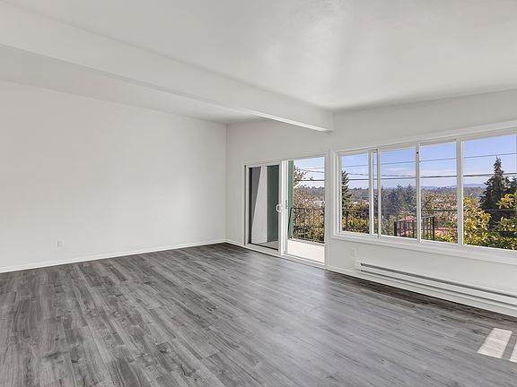4th image of 10607 Des Moines Memorial Dr S APT 4