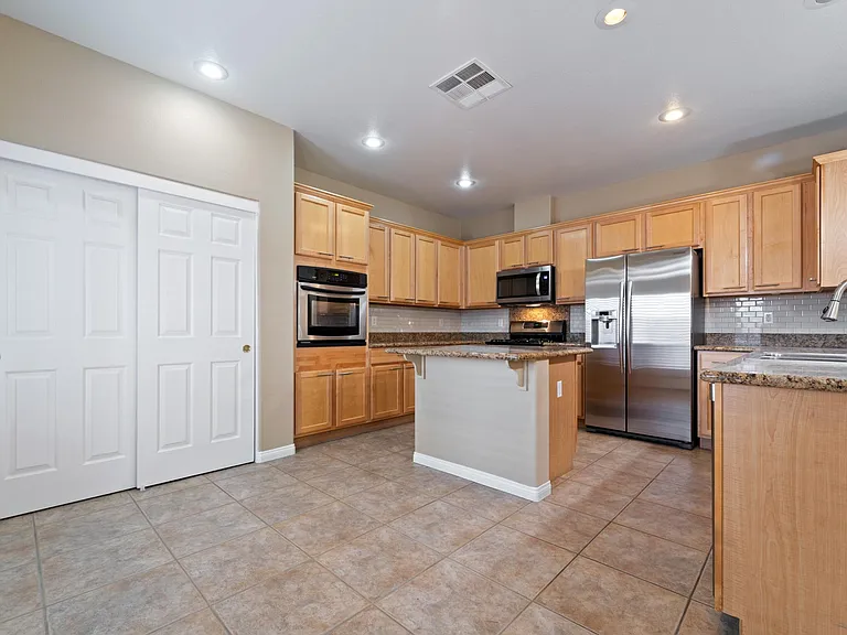10492 Mission Park Ave — Photo 17