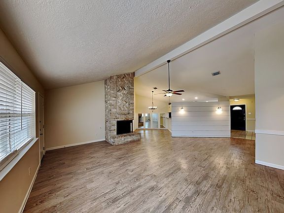 5th image of 20039 Crazy Horse Circle Dr