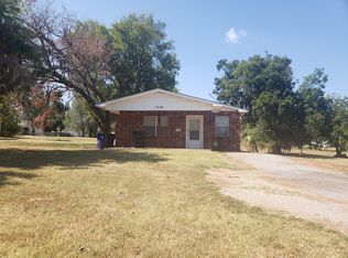 1326 Henderson St, Chickasha, OK 73018