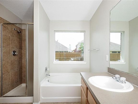 4th image of 4401 Chaparral Creek Dr
