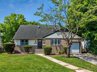 2410 Oxford St, East Meadow, NY 11554