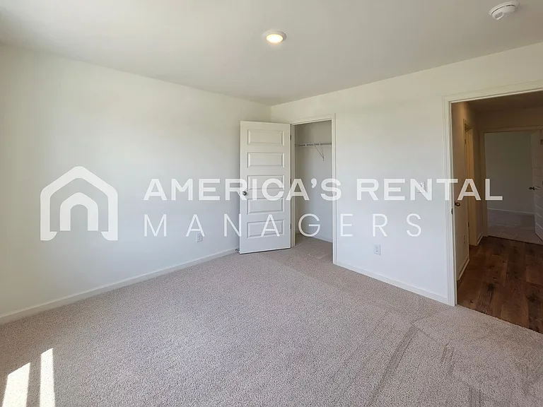 609 Aberdeen Trce — Photo 11