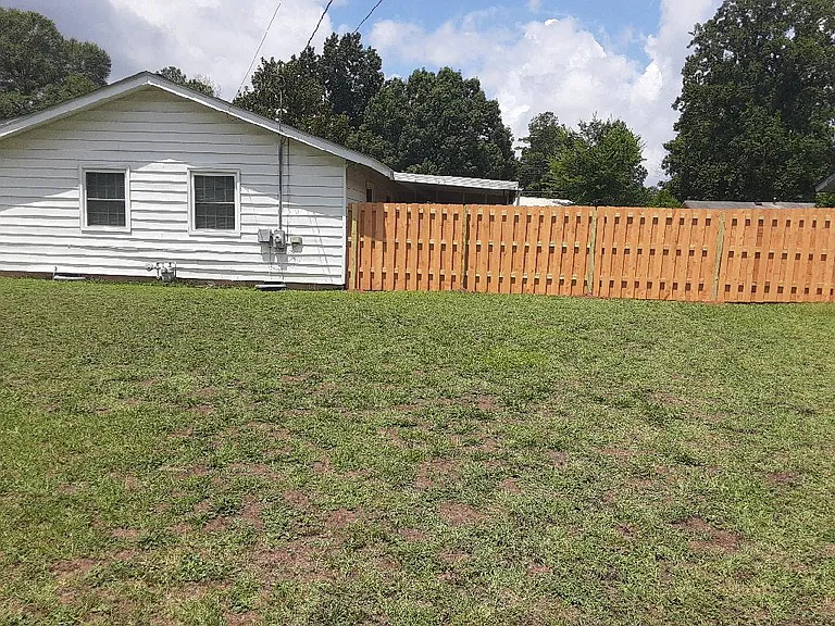 414 Sarah Dr — Photo 9
