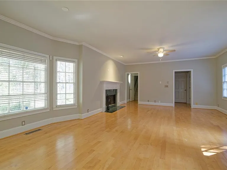 1150 Goodwin Pl — Photo 8