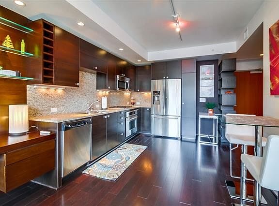 5th image of 800 The Mark Ln Unit 808