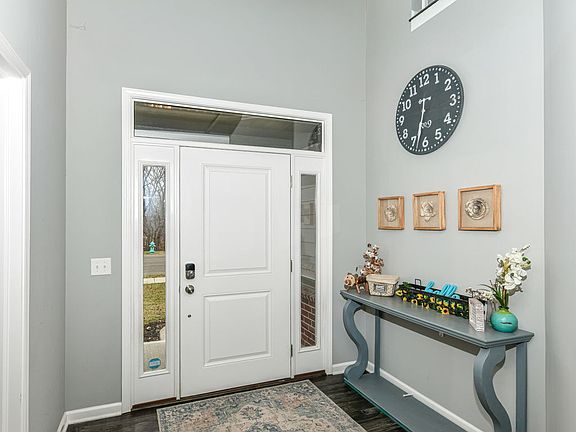 3rd image of 102 Balsam Dr