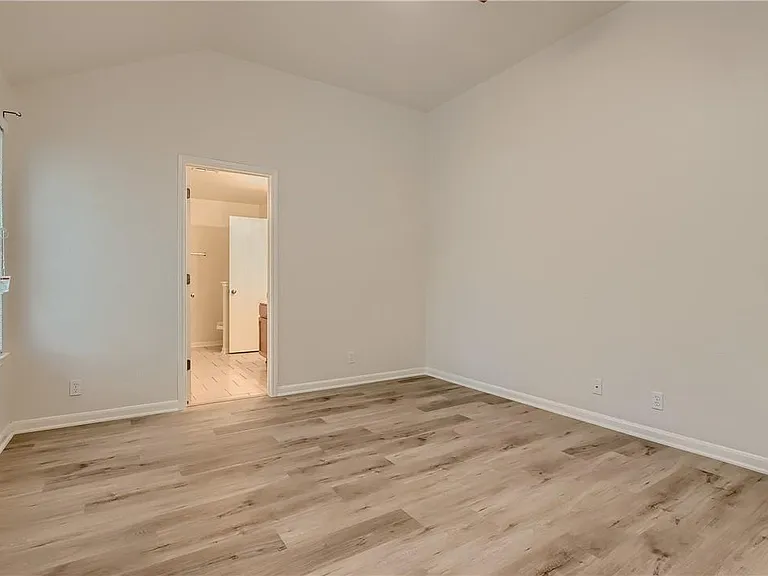 102 Osage Ct — Photo 17