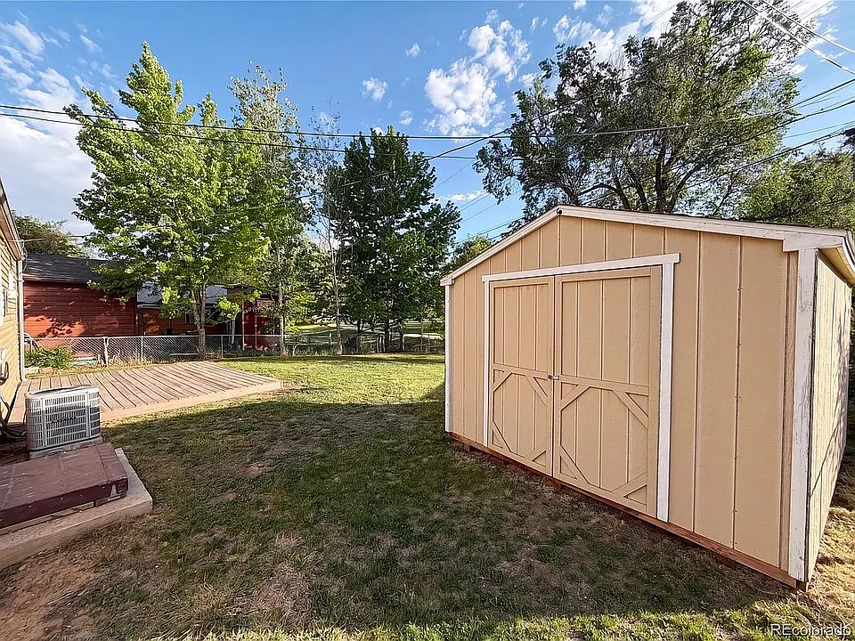 1st image of 439 Sunnyside Ln