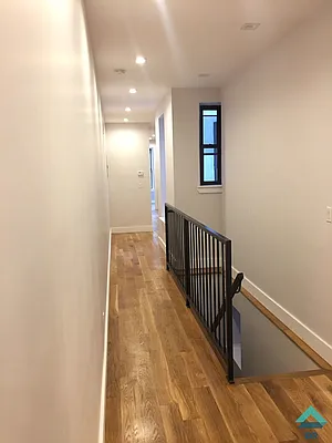 Rented by EXR | media 7