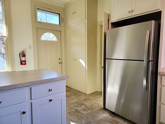 3rd image of 320 N Lime St APT D