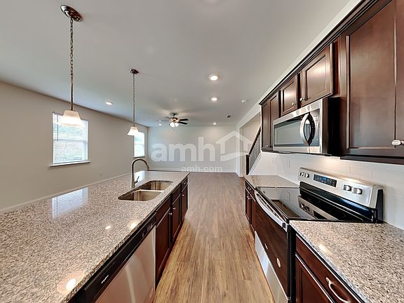 3rd image of 870 Headland Way