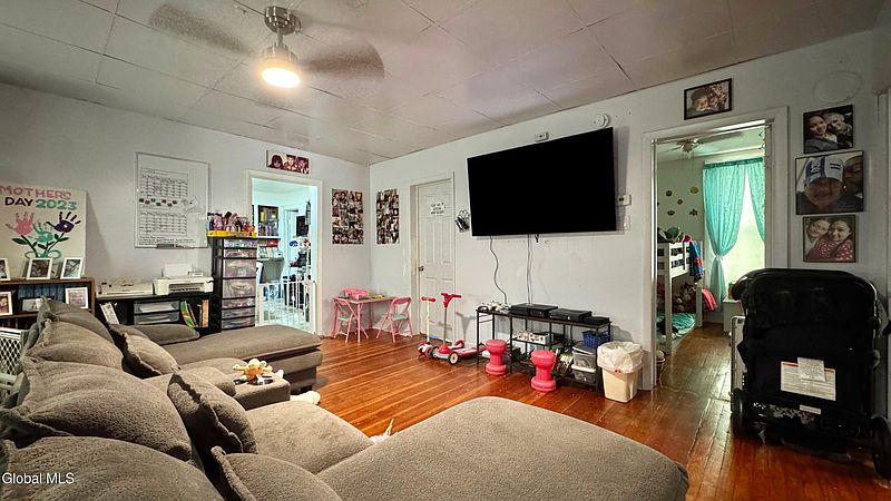 5th image of 22 Van Derveer Street