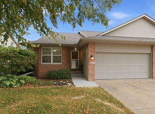 5239 Red Fox Rd, Bettendorf, IA 52722