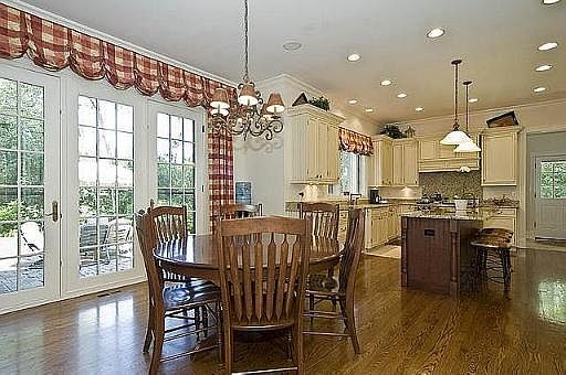 5th image of 1880 S James Ct N