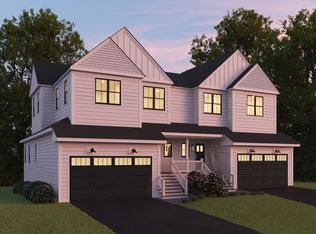 68 Oliver Pond Cir, Franklin, MA 02038