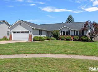 817 Chestnut Ct, Chatham, IL 62629