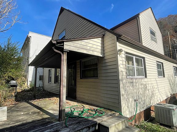 2nd image of 946 Guyandotte Ave