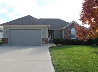 2815 S Woodbury Dr, Independence, MO 64055