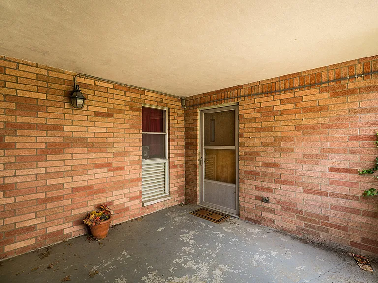 339 Idlewylde Dr #1 — Photo 2