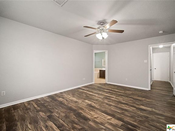 3rd image of 4007 Thunder Creek Dr