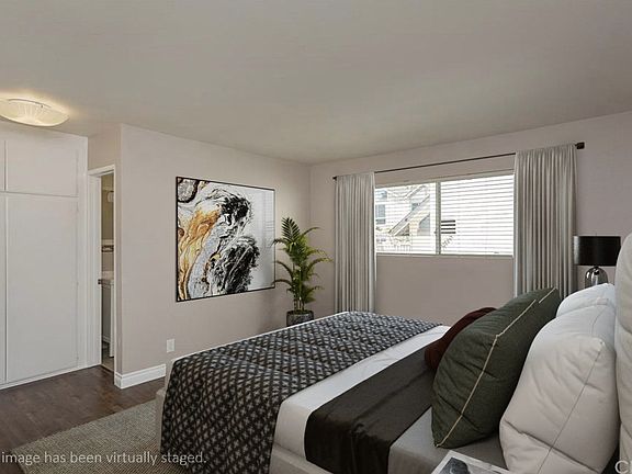 4th image of 18619 Collins St APT F28