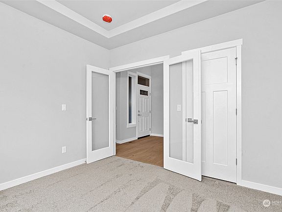 4th image of 9748 Brayden Court SE