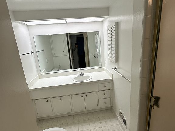 4th image of 4445 W Sylvania Ave #5B
