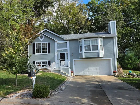 8 Windstone Ct, O'Fallon, MO 63366