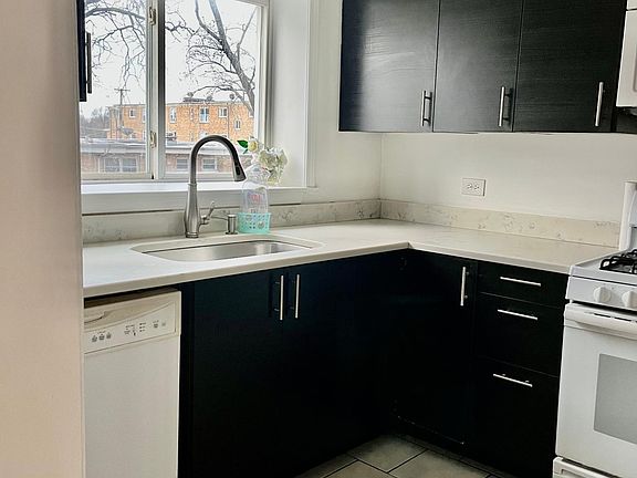 3rd image of 6100 N Winchester Ave APT 2A