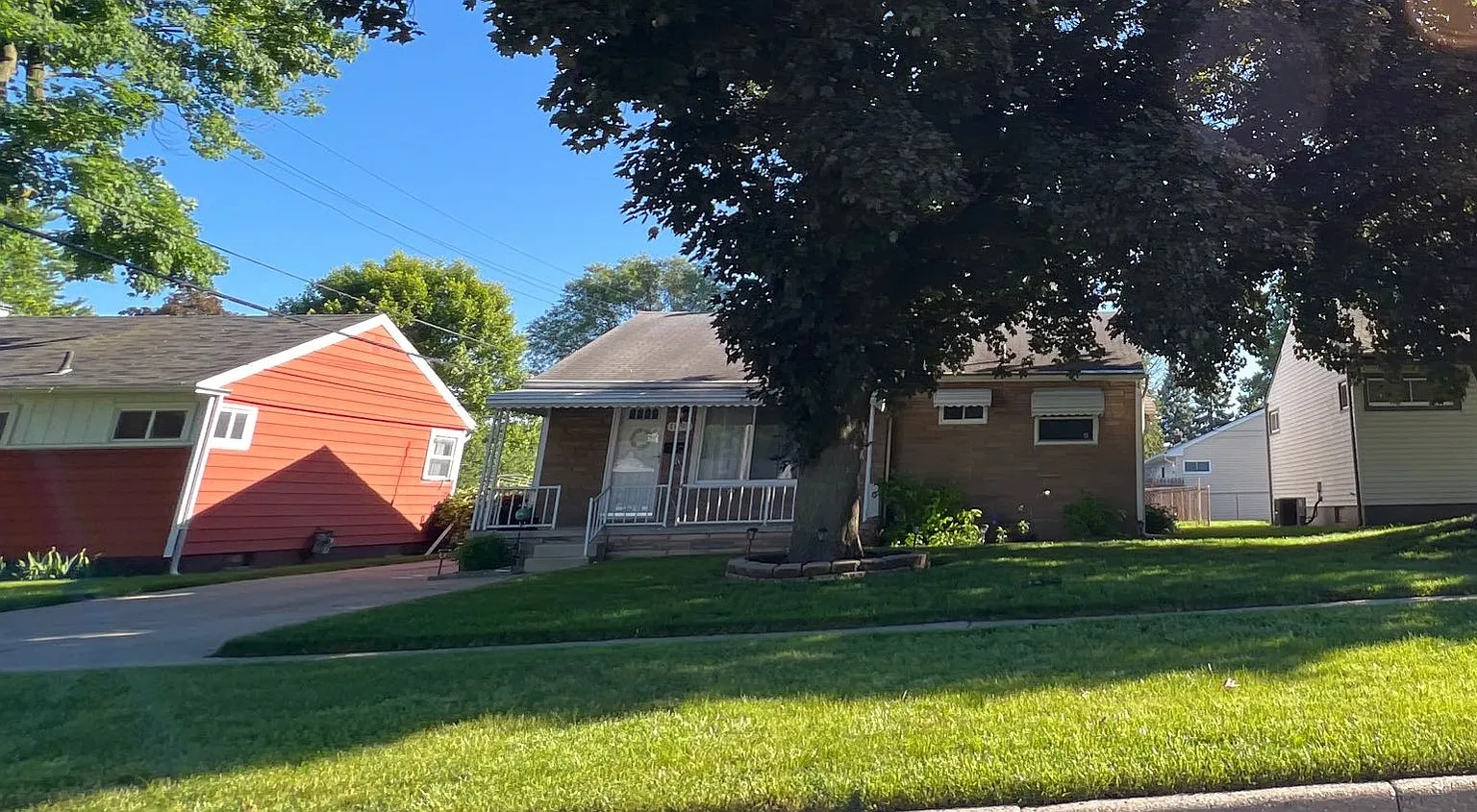 1093 Janet Ave photo 1