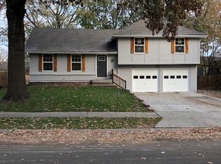 414 S Winterbrooke Dr, Olathe, KS 66062